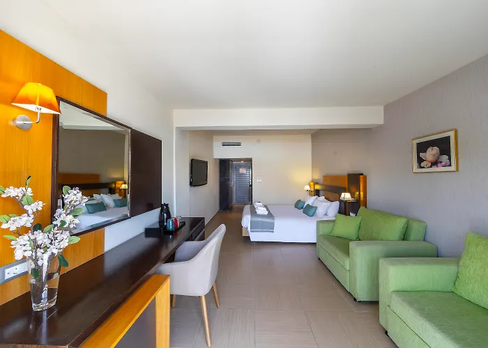 Leonardo Rhodes Kolymbia